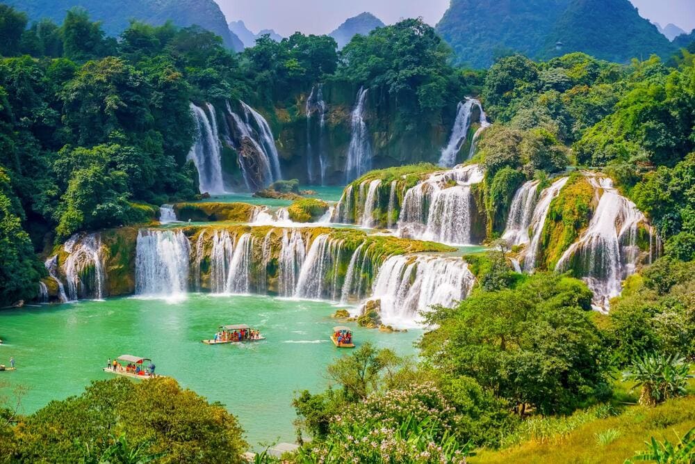 Visiting Ban Gioc Waterfall Cao Bang is both affordable and convenient for travelers (Source: Freepik)